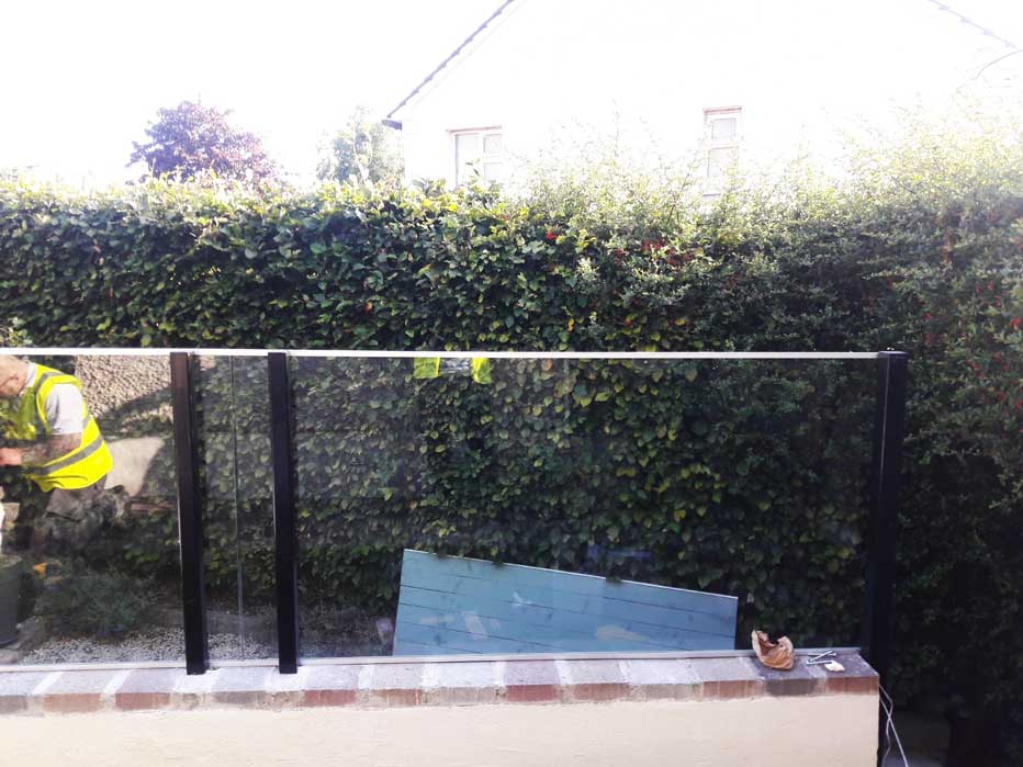Frameless glass balustrade for your garden deck